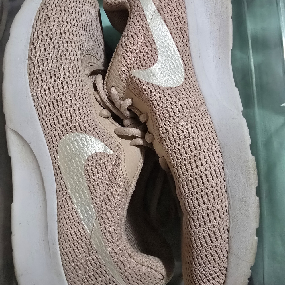 Nike Women's Blush Pink Athletic Shoes